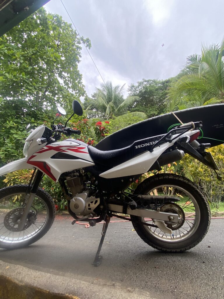 Motorcycle rentals Santa Teresa – Honda XR 110 cc with surf rack